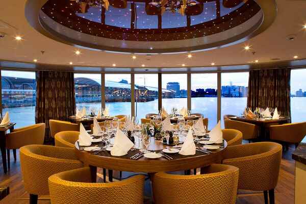 AmaWaterways AmaReina - Restaurant 3.jpg